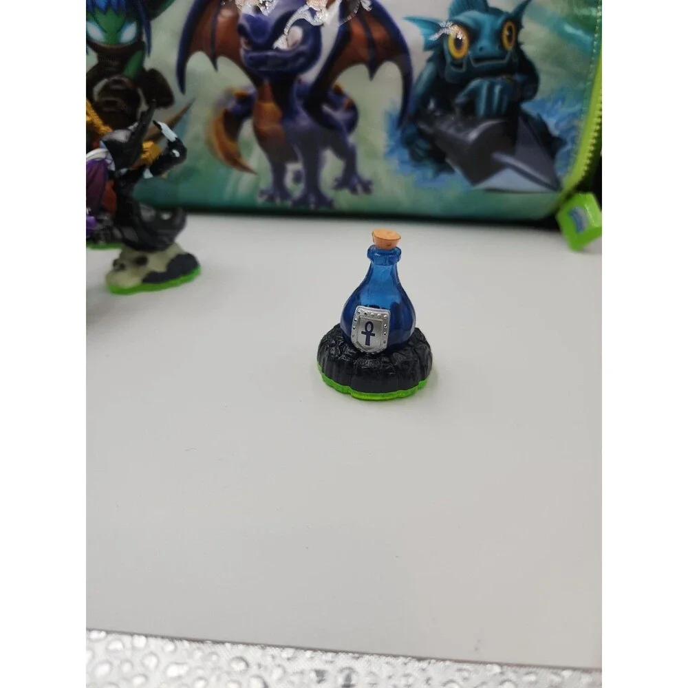 16 Skylanders Spyro's Adventure Zip Up Case
